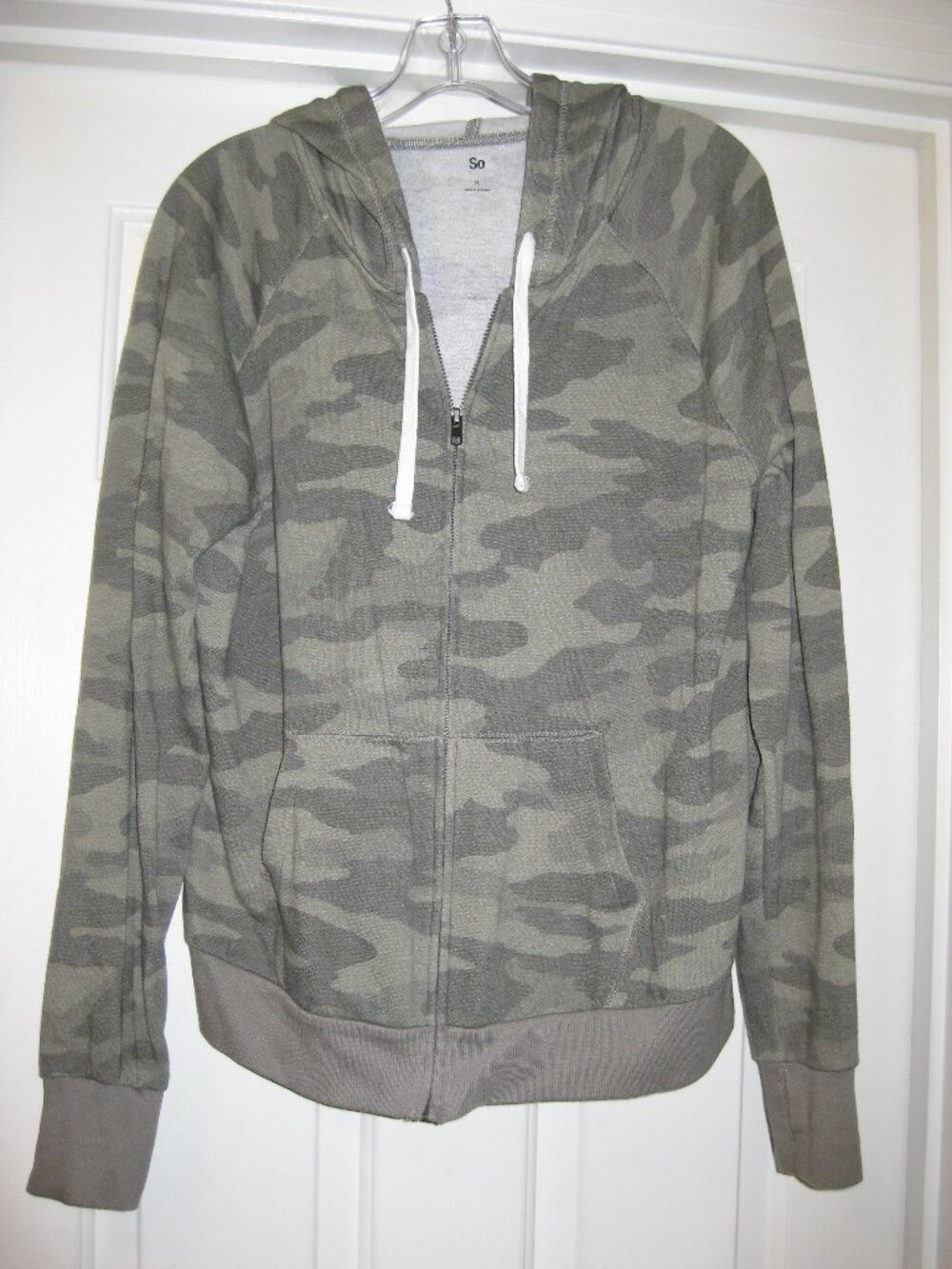 Women's SO Green Camo Sip-up Hoodie Size XL